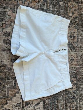 GAP White Textured Women's Shorts